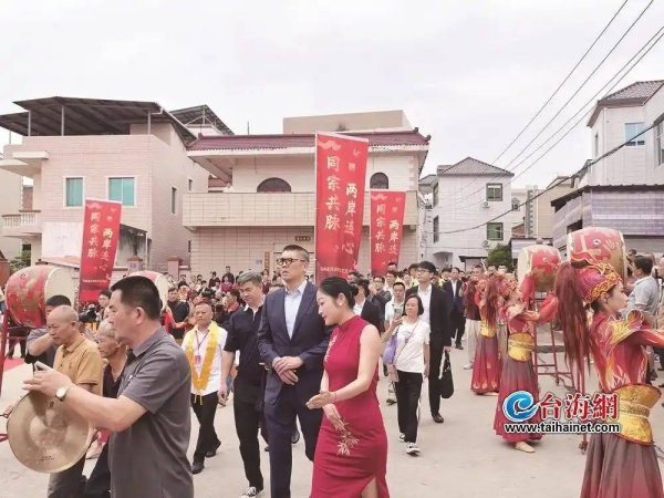 连战之子连胜文连胜武回漳州祭祖