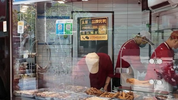 “不是罚我，而是帮忙”，沪上小馆老板转忧为喜：每天能多卖烤鸭50只