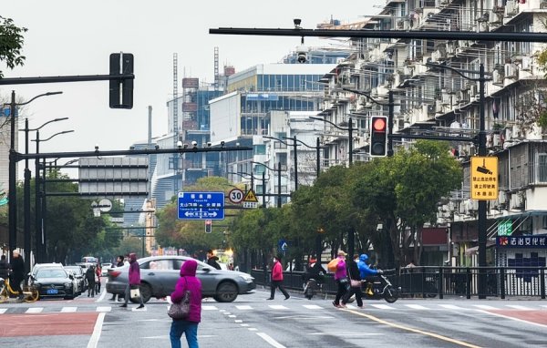到2028年底，上海将基本消除内环核心区域“空中蜘蛛网”现象