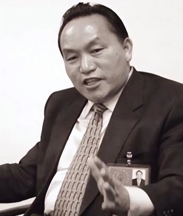 回顾：云南“好色省长”纳妻子闺蜜为情人，因巨额贪腐被捕，妻子自杀