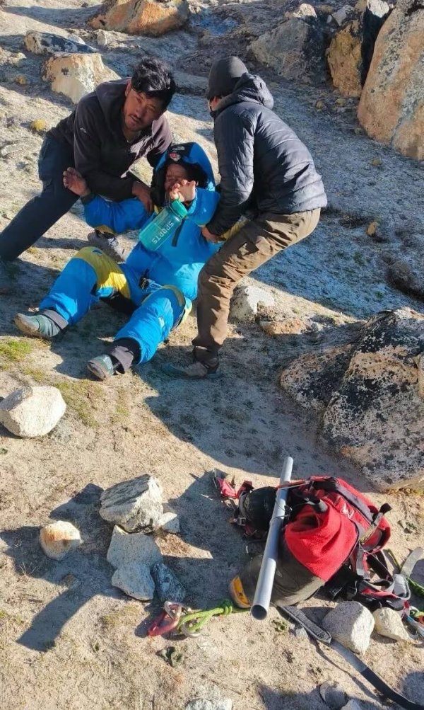 一夏尔巴向导被困珠峰6天奇迹生还，获救时家人正为其举行葬礼，当地同行发声：他在-20℃极端环境中爬行近2000米