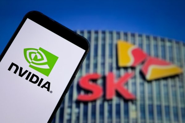 芯片股暴跌之际，黄仁勋喊话：SK海力士是最大的内存合作伙伴