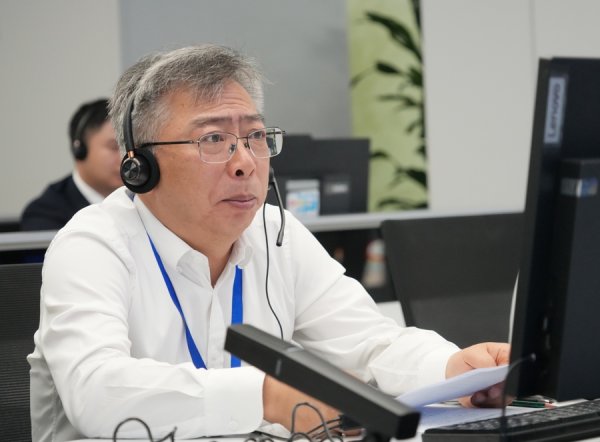 第34届新民晚报夏令热线开线，为千家万户化解夏日烦心事｜夏令热线