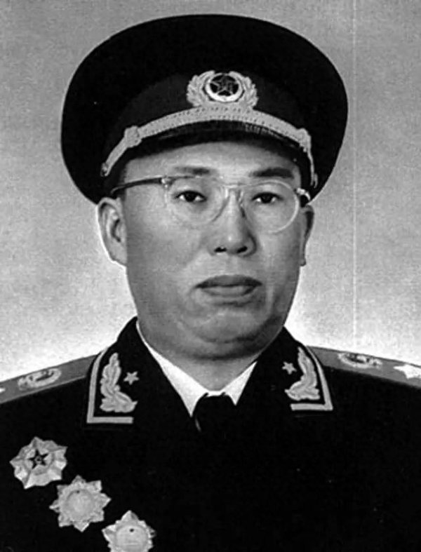 他是任期最长的总政主任, 深受老上司许世友器重, 如今快100岁了